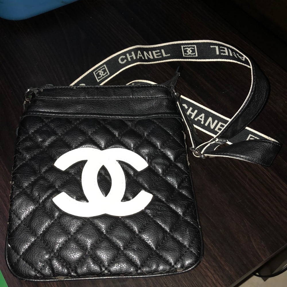 Cute bag, knockoff Chanel